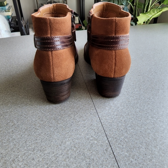 Clarks Maypearl Lilac Ankle Bootie in Dark Tan 8.5 - Picture 3 of 6